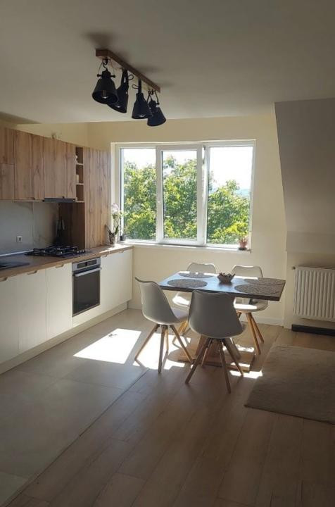 Apartament de 4 camere,  100 mp, parcare, zona Stadionului