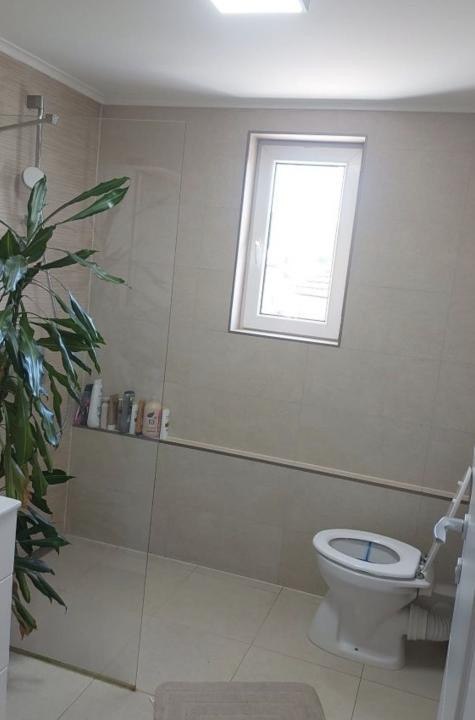 Apartament de 4 camere,  100 mp, parcare, zona Stadionului