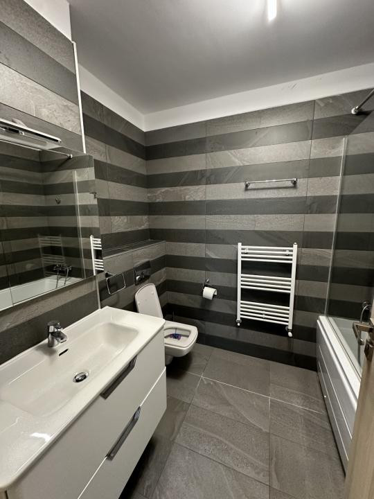 Apartament cu 3 camere si parcare pe strada Soporului