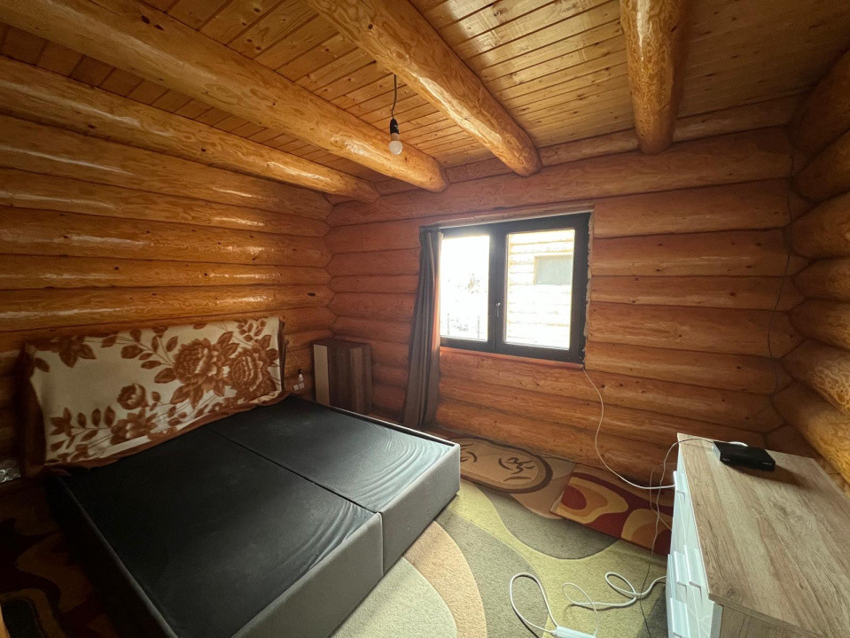 Doua cabane din bustean rotund, 120mp, 1200mp teren, zona Balcesti