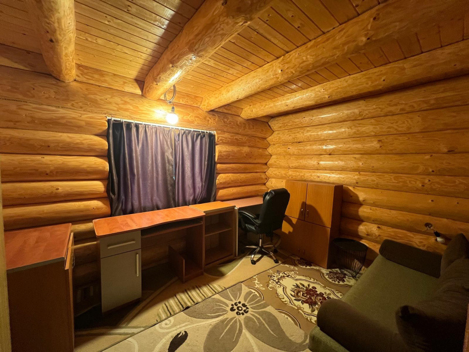 Doua cabane din bustean rotund, 120mp, 1200mp teren, zona Balcesti