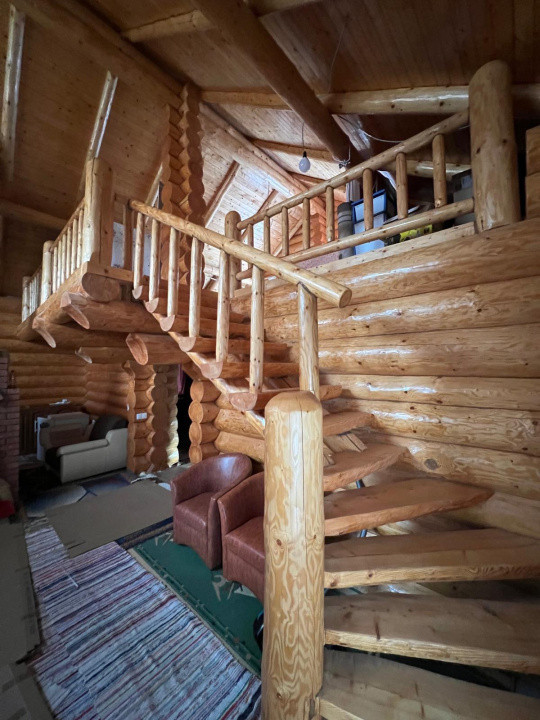 Doua cabane din bustean rotund, 120mp, 1200mp teren, zona Balcesti