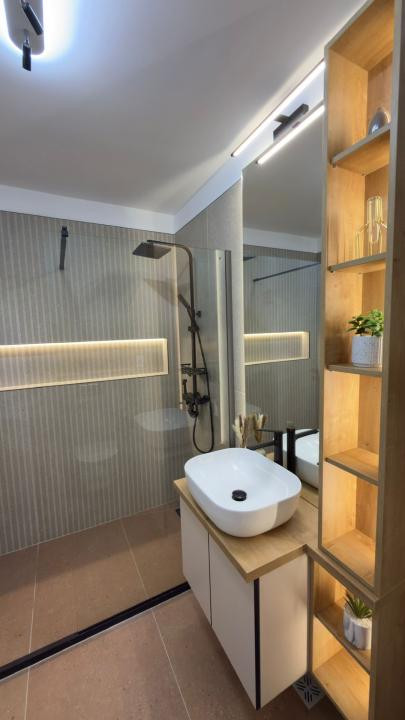 Apartament 3 Camere, 55mp, Lux, Eroilor Blocurile Albe
