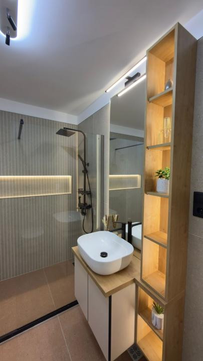 Apartament 3 Camere, 55mp, Lux, Eroilor Blocurile Albe