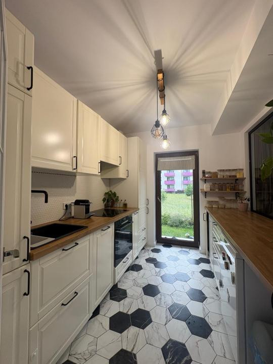 Apartament de 2 camere, 51 mp, 40 mp gradina, parcare, Subcetate