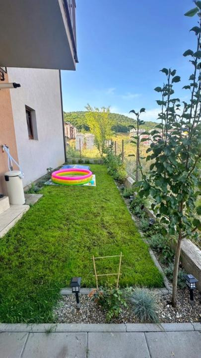 Apartament de 2 camere, 51 mp, 40 mp gradina, parcare, Subcetate