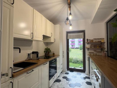 Apartament de 2 camere, 51 mp, 40 mp gradina, parcare, Subcetate