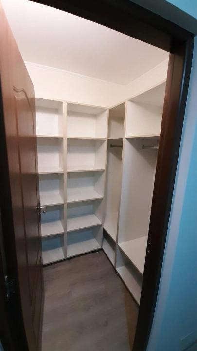 Apartament cu 2 camere si parcare, zona Metro/BMW