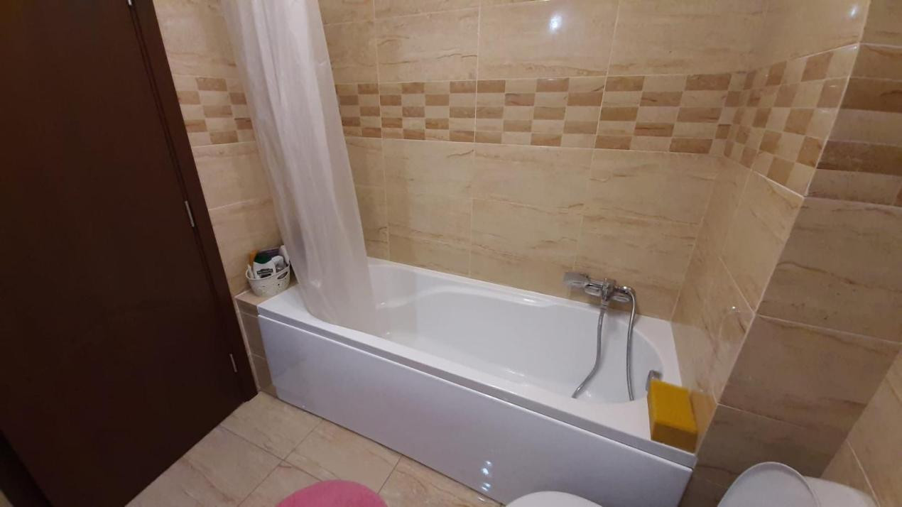 Apartament cu 2 camere si parcare, zona Metro/BMW