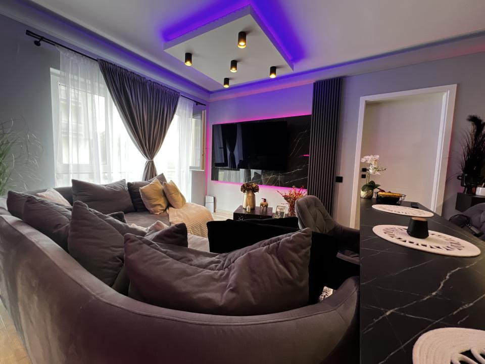 Apartament ultrafinisat de 3 camere, 70 mp, 14 mp terasa, zona Teilor