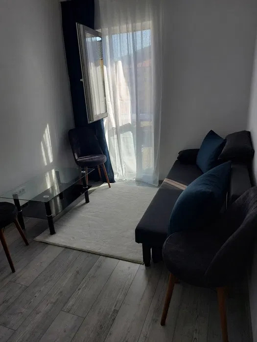 Apartament de 2 camere decomandate, 40 mp, parcare, zona Porii