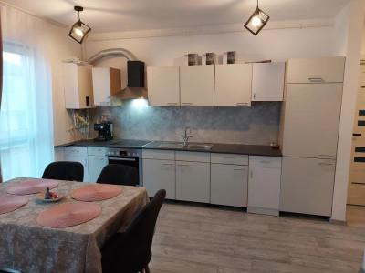 Apartament de 2 camere decomandate, 40 mp, parcare, zona Porii