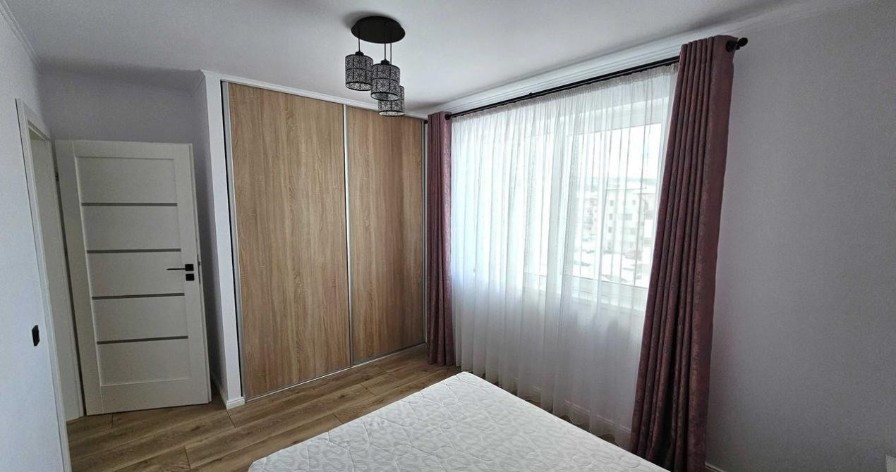 Apartament de 3 camere, 51 mp, parcare, boxa, zona Cetatii