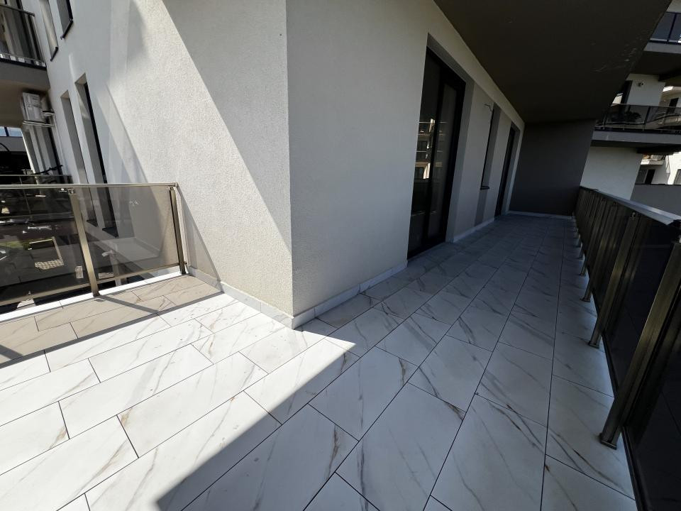 Apartament de 3 camere, 66 mp, 2 bai, zona Vivo