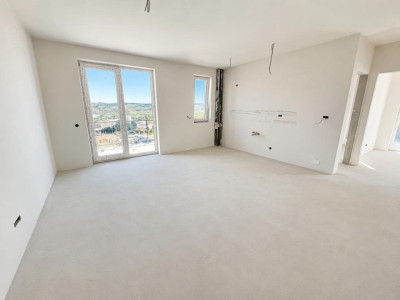 Apartament de 3 camere, 66 mp, 2 bai, zona Vivo