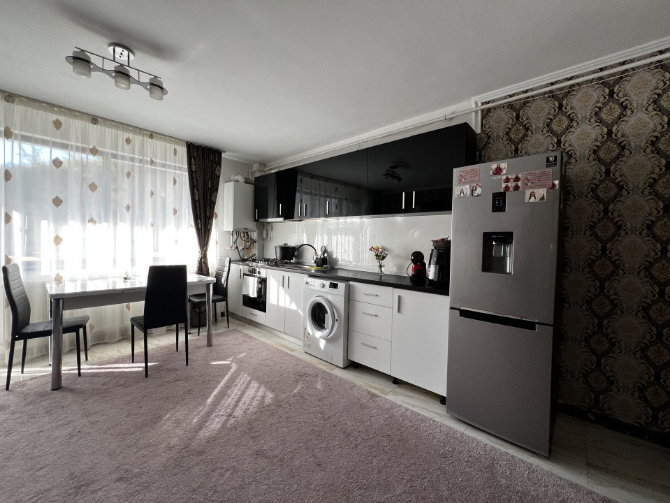 Apartament de 2 camere, 44 mp, parcare, zona Stejarului