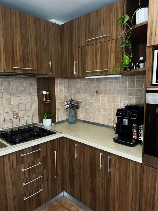 Apartament de 3 camere, 63 mp, parcare, garaj, str Teilor