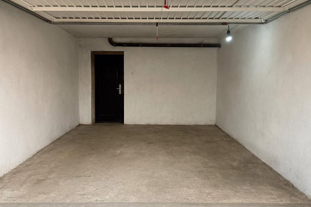 Apartament de 3 camere, 63 mp, parcare, garaj, str Teilor