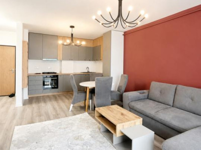 Apartament de 2 camere, 45 mp, parcare, zona Eroilor