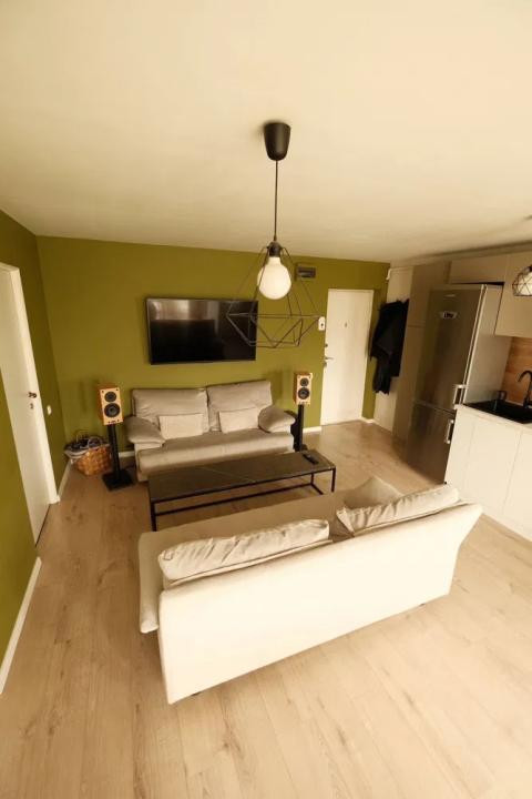 Apartament de 2 camere, modern, parcare subterana, str Eroilor