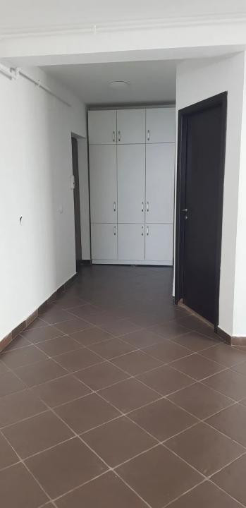 Apartament de 3 camere, 59 mp, str Eroilor, zona Profi Non-stop