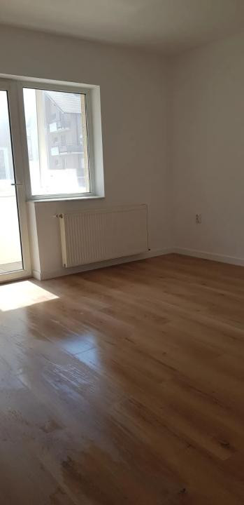 Apartament de 3 camere, 59 mp, str Eroilor, zona Profi Non-stop
