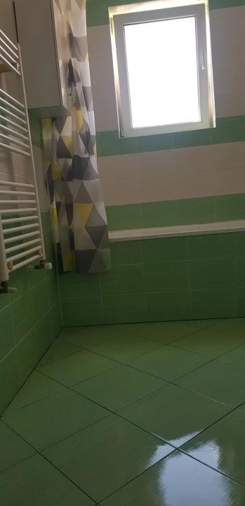 Apartament de 3 camere, 59 mp, str Eroilor, zona Profi Non-stop