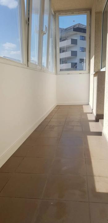 Apartament de 3 camere, 59 mp, str Eroilor, zona Profi Non-stop