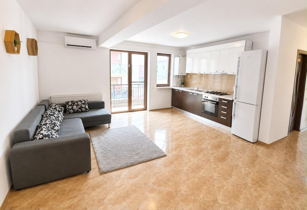 Apartament de 3 camere, 68 mp, etaj 1, terasa, str Sub Cetate