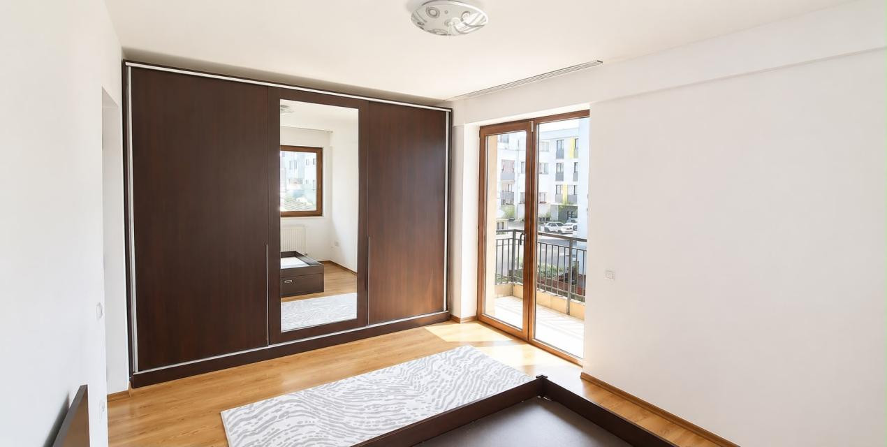 Apartament de 3 camere, 68 mp, etaj 1, terasa, str Sub Cetate