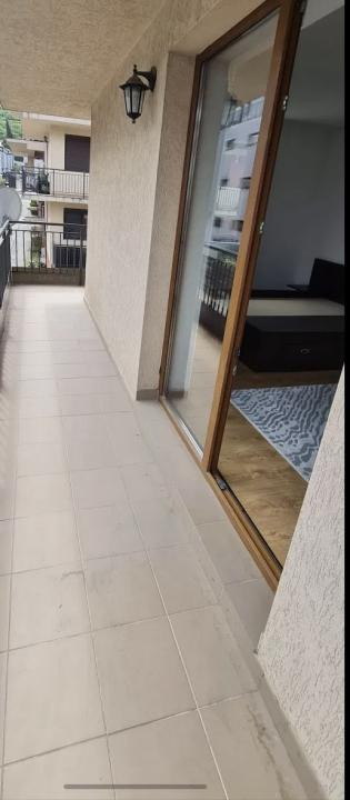 Apartament de 3 camere, 68 mp, etaj 1, terasa, str Sub Cetate