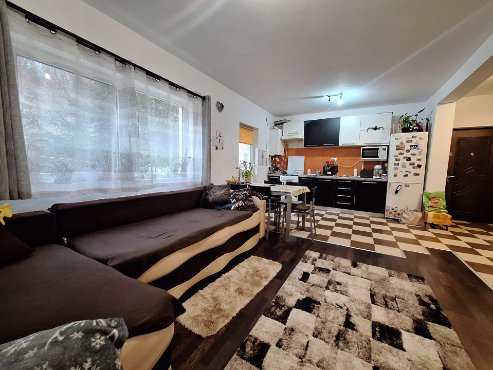 Apartament 3 camere, 53 mp, parcare, gradina, zona Teilor
