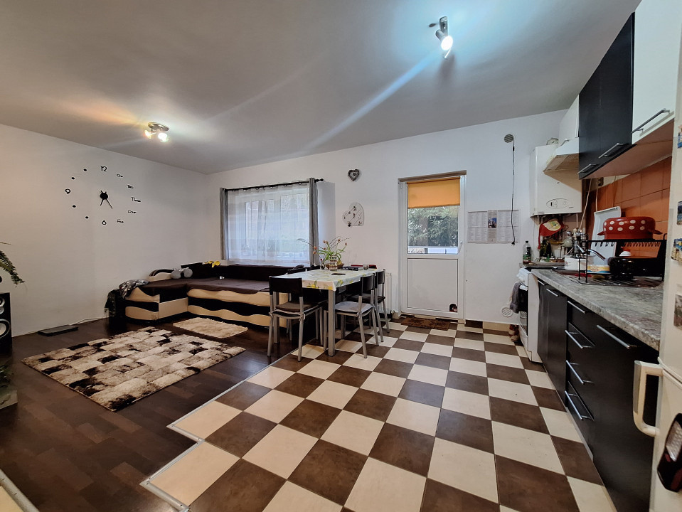 Apartament 3 camere, 53 mp, parcare, gradina, zona Teilor