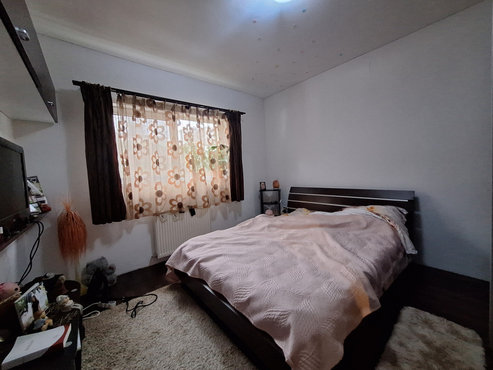 Apartament 3 camere, 53 mp, parcare, gradina, zona Teilor