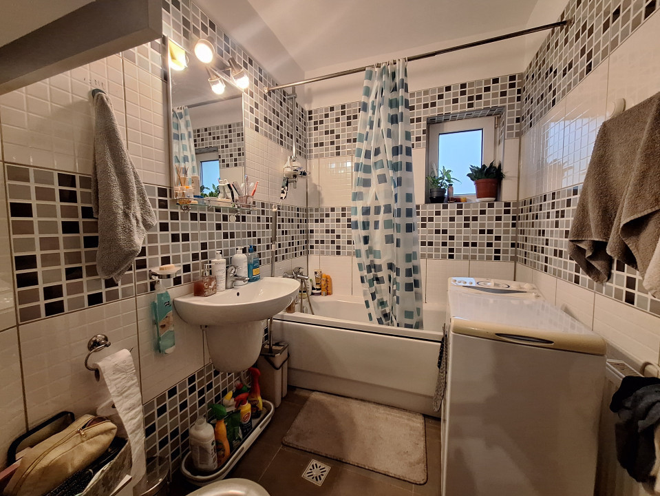 Apartament 3 camere, 53 mp, parcare, gradina, zona Teilor