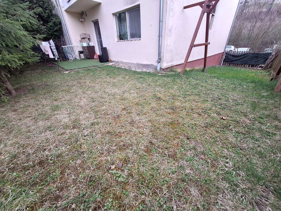 Apartament 3 camere, 53 mp, parcare, gradina, zona Teilor