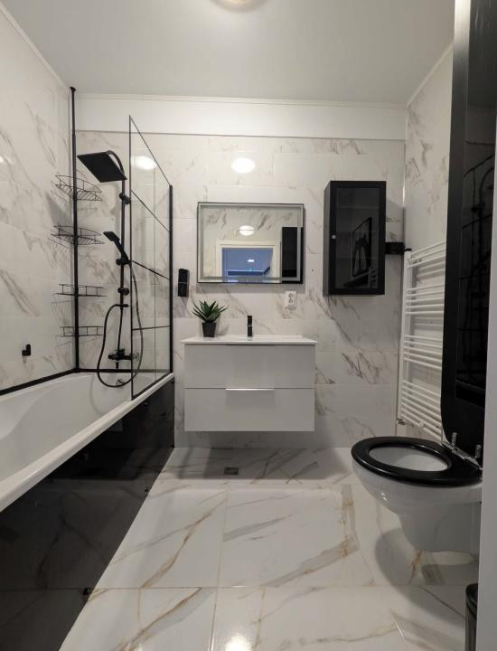 Apartament de 2 camere, 50 mp, 30 mp terasa, garaj, zona Teilor
