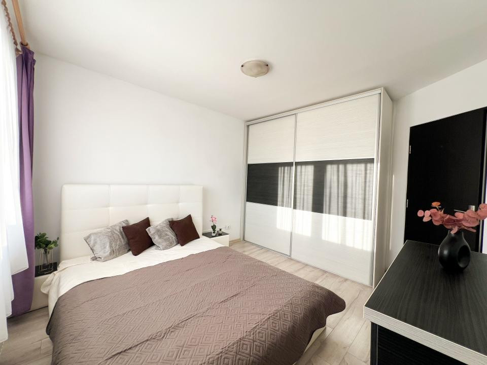 Apartament pe 2 nivele, 4 camere, parcare, str Sesul de sus 