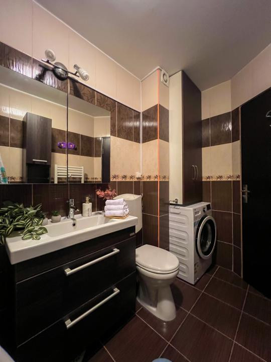 Apartament pe 2 nivele, 4 camere, parcare, str Sesul de sus 