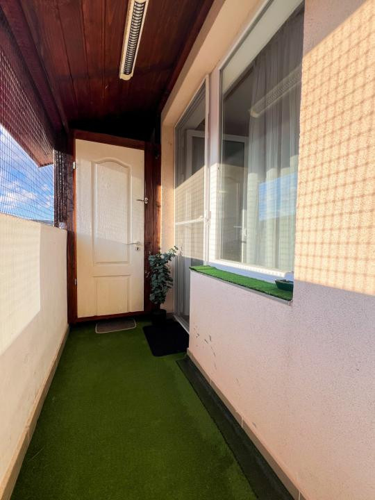 Apartament pe 2 nivele, 4 camere, parcare, str Sesul de sus 