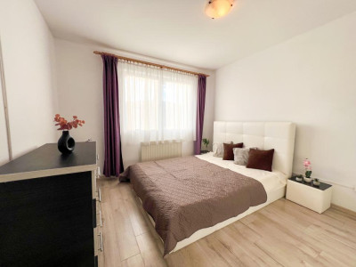 Apartament pe 2 nivele, 4 camere, parcare, str Sesul de sus 