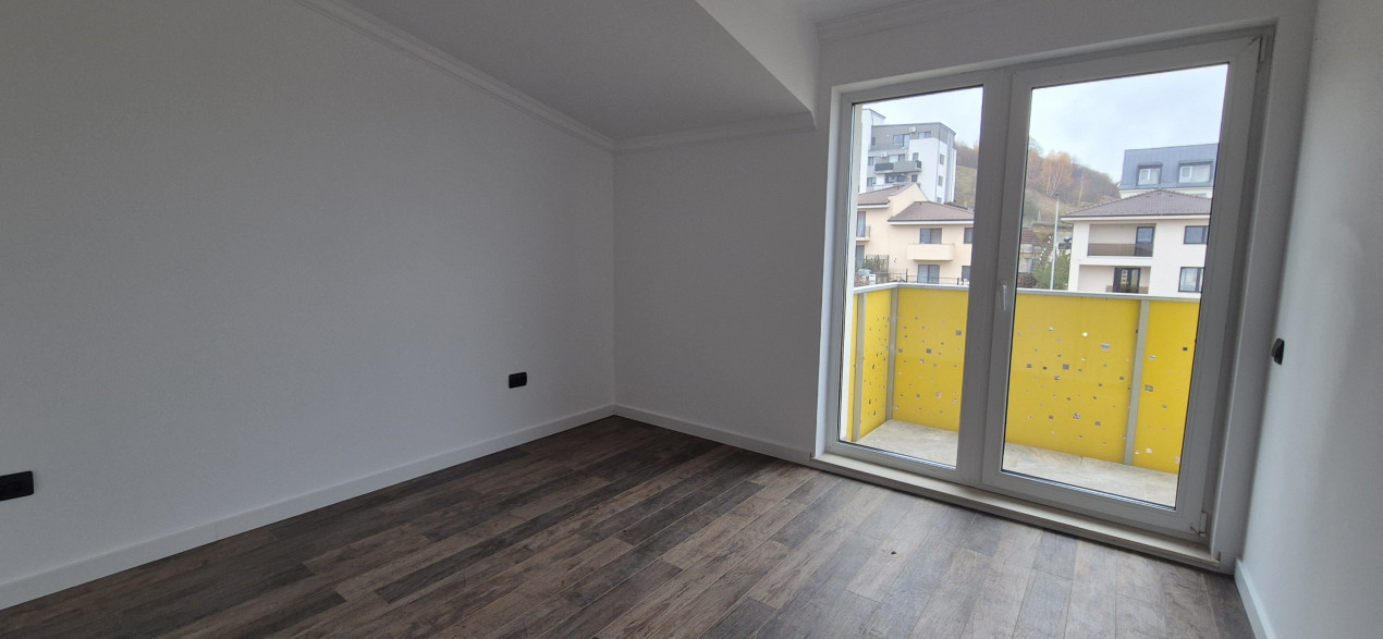 Apartament de 3 camere, 2 bai, 62mp zona Teilor