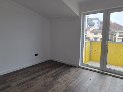 Apartament de 3 camere, 2 bai, 62mp zona Teilor
