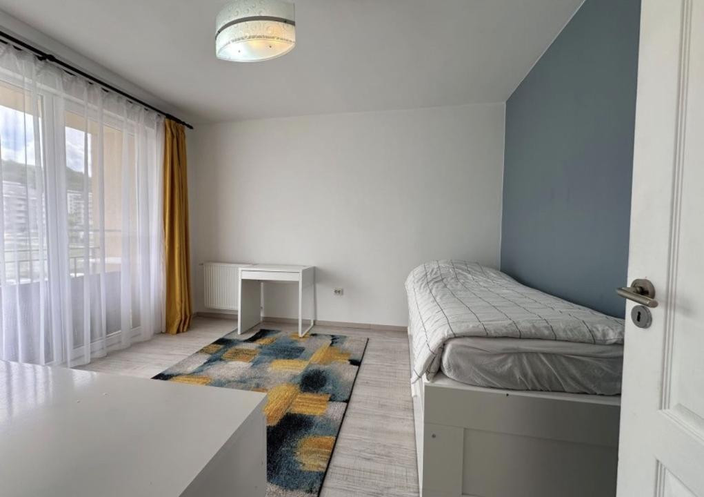 Apartament de 2 camere decomandate, 51 mp, parcare, zona Porii