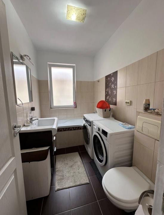 Apartament de 2 camere decomandate, 51 mp, parcare, zona Porii