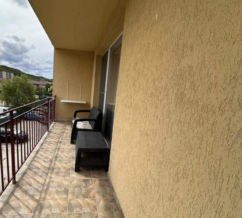 Apartament de 2 camere decomandate, 51 mp, parcare, zona Porii