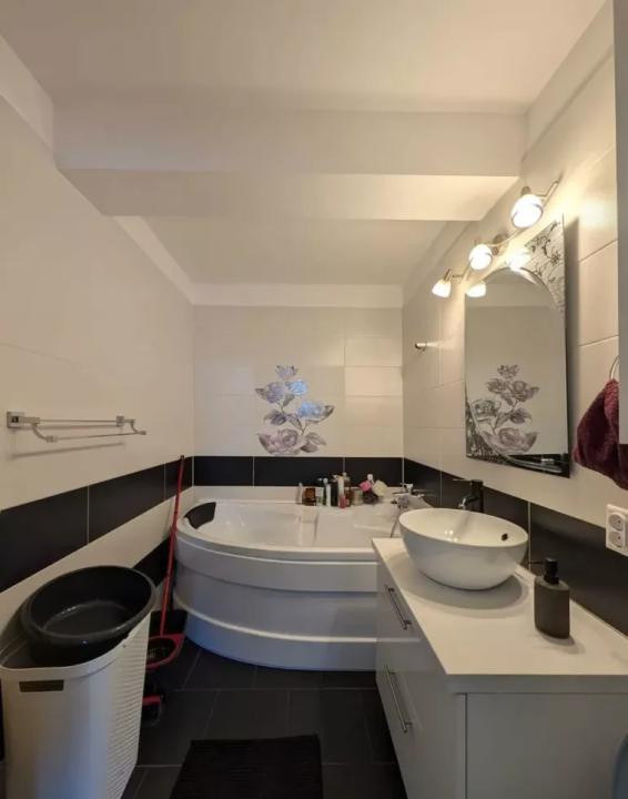Apartament de 3 camere, 58 mp, zona Stejarului