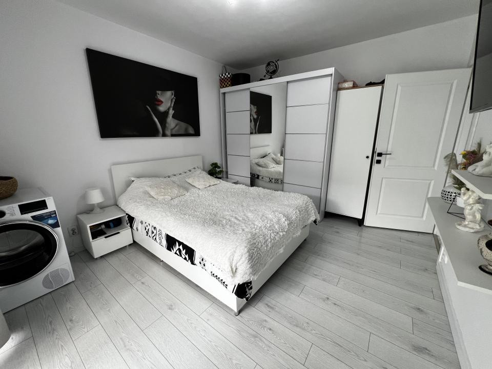 Apartament de 3 camere, 60 mp, 20 mp terasa, parcare subterana, zona Eroilor