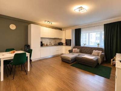 Apartament de 3 camere, curte de 44 mp, parcare, str Teilor