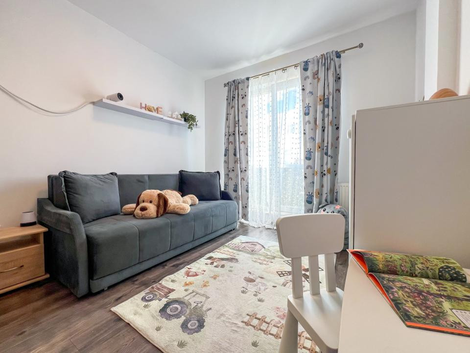 Apartament de 3 camere, 56 mp, parcare, str Tineretului